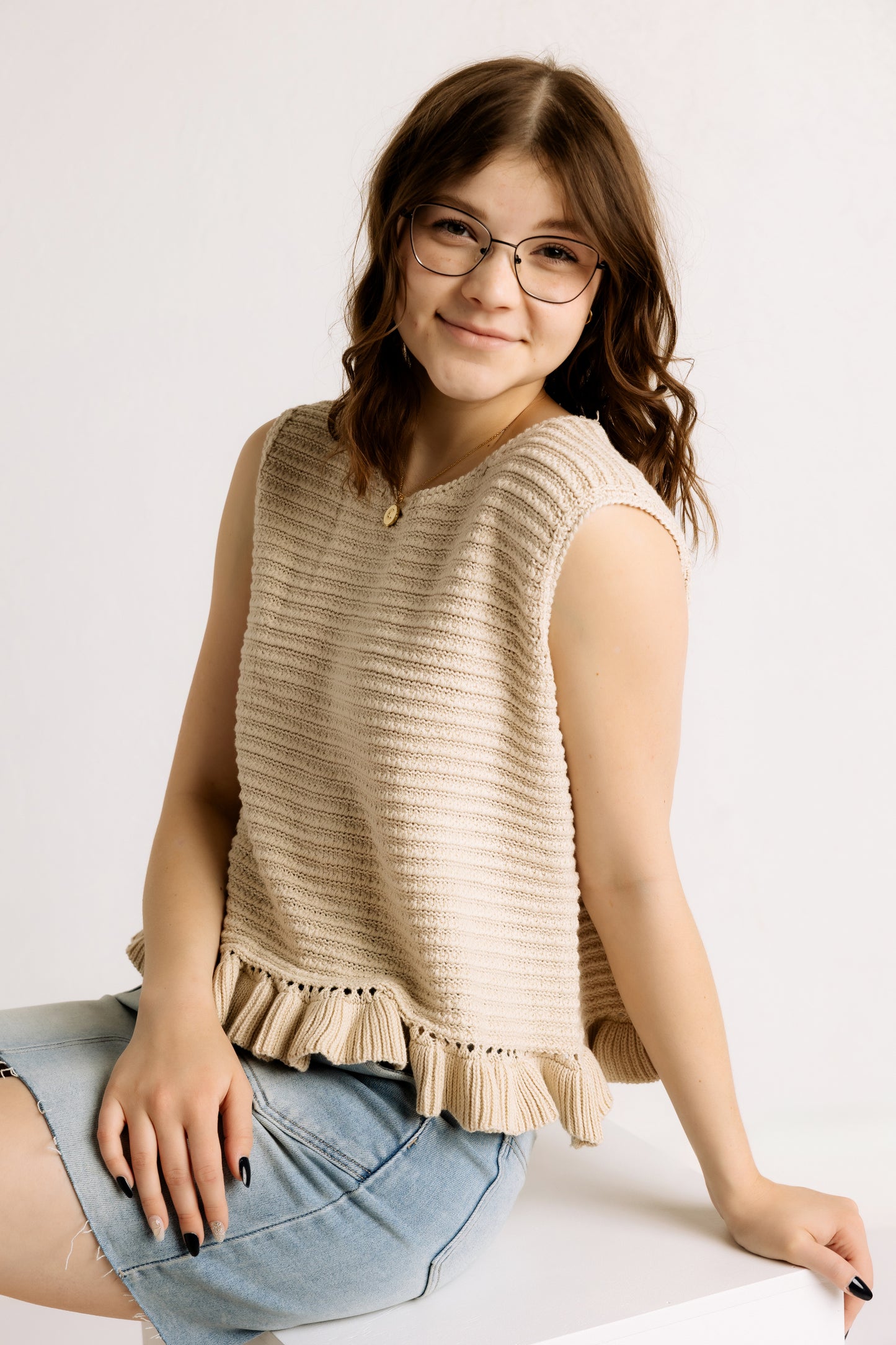Textured Ruffle Hem Sweater Tank in Shell
