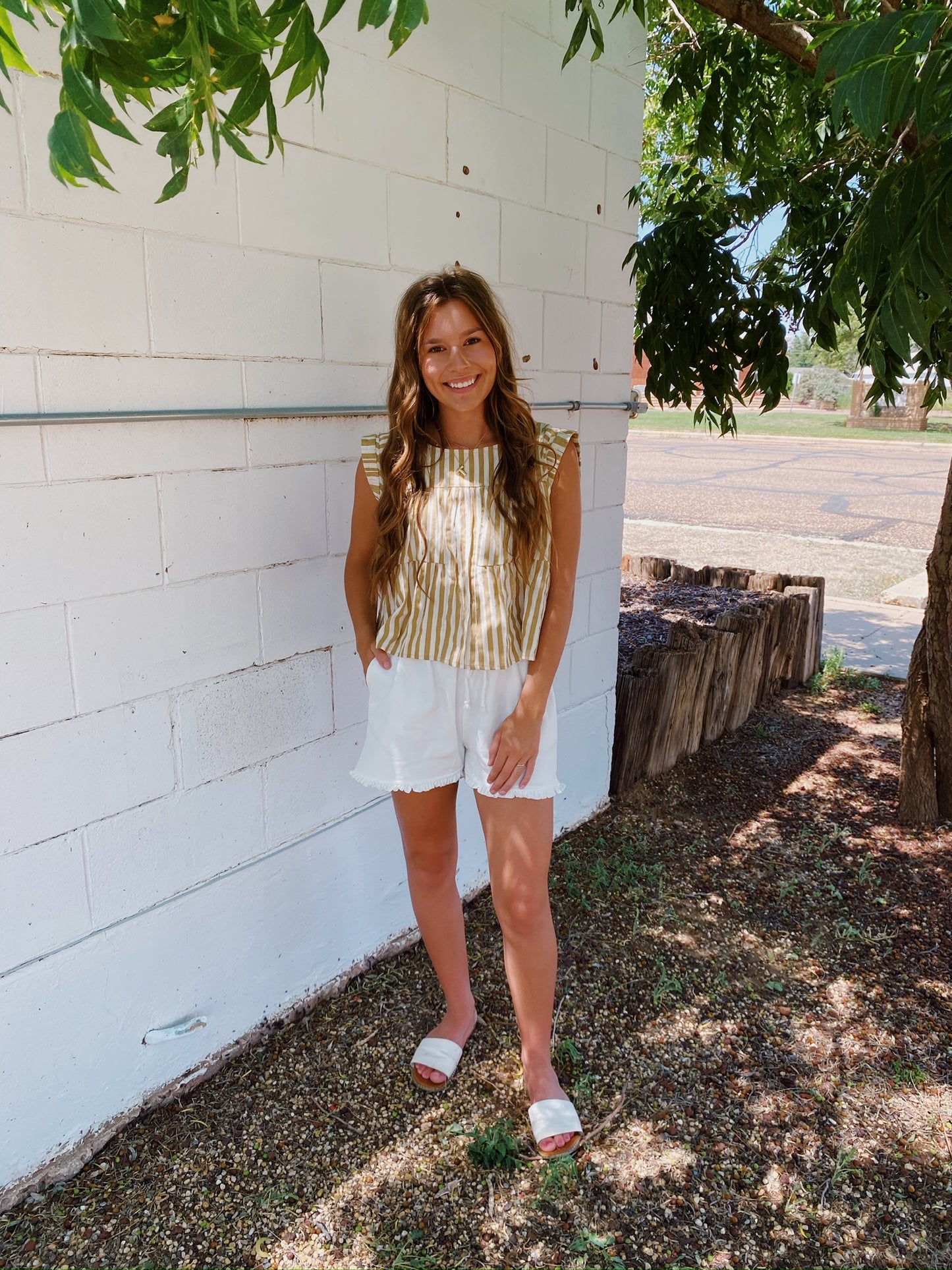 Ruffled Shorts in White (100% COTTON)