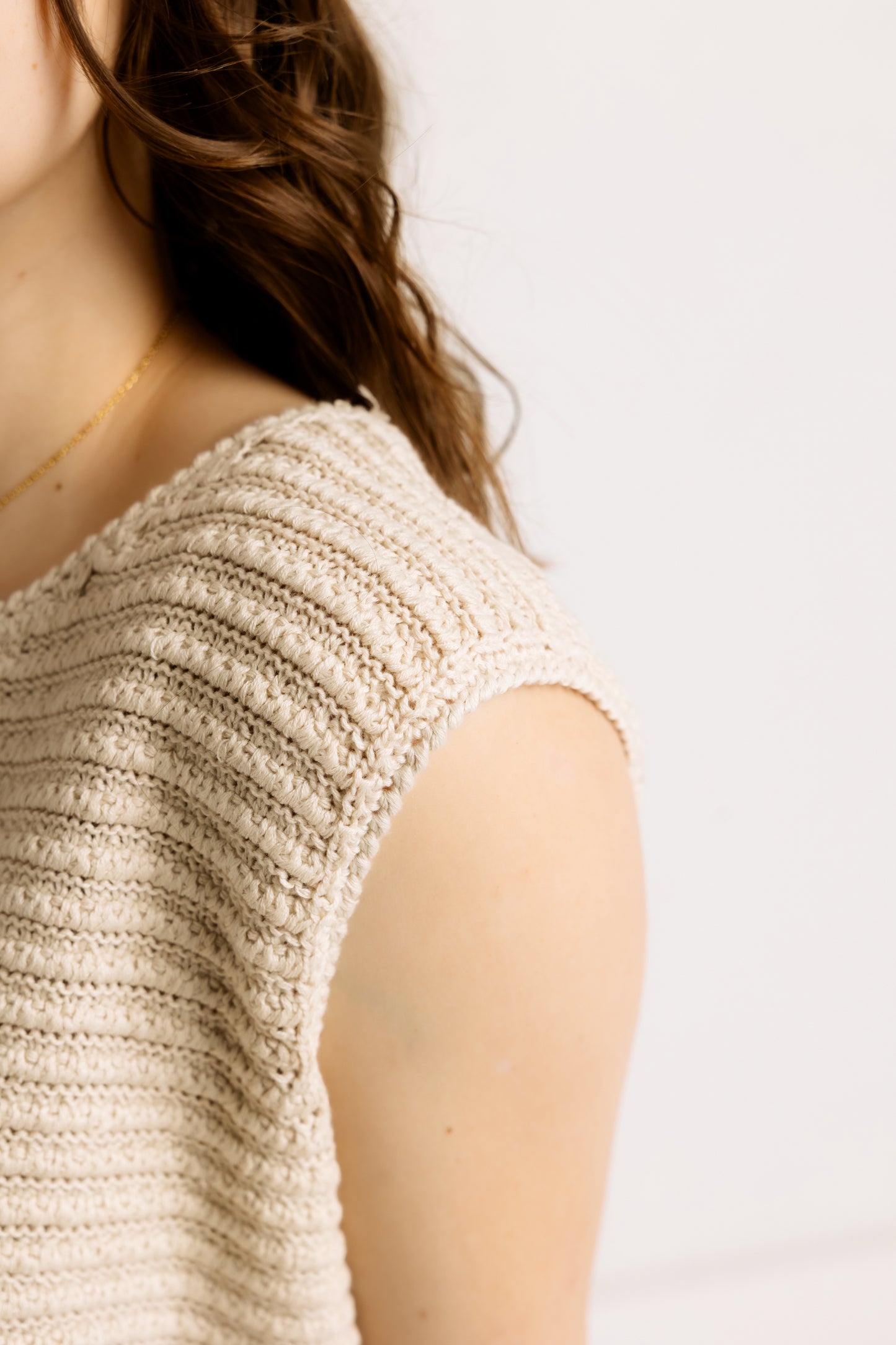 Textured Ruffle Hem Sweater Tank in Shell