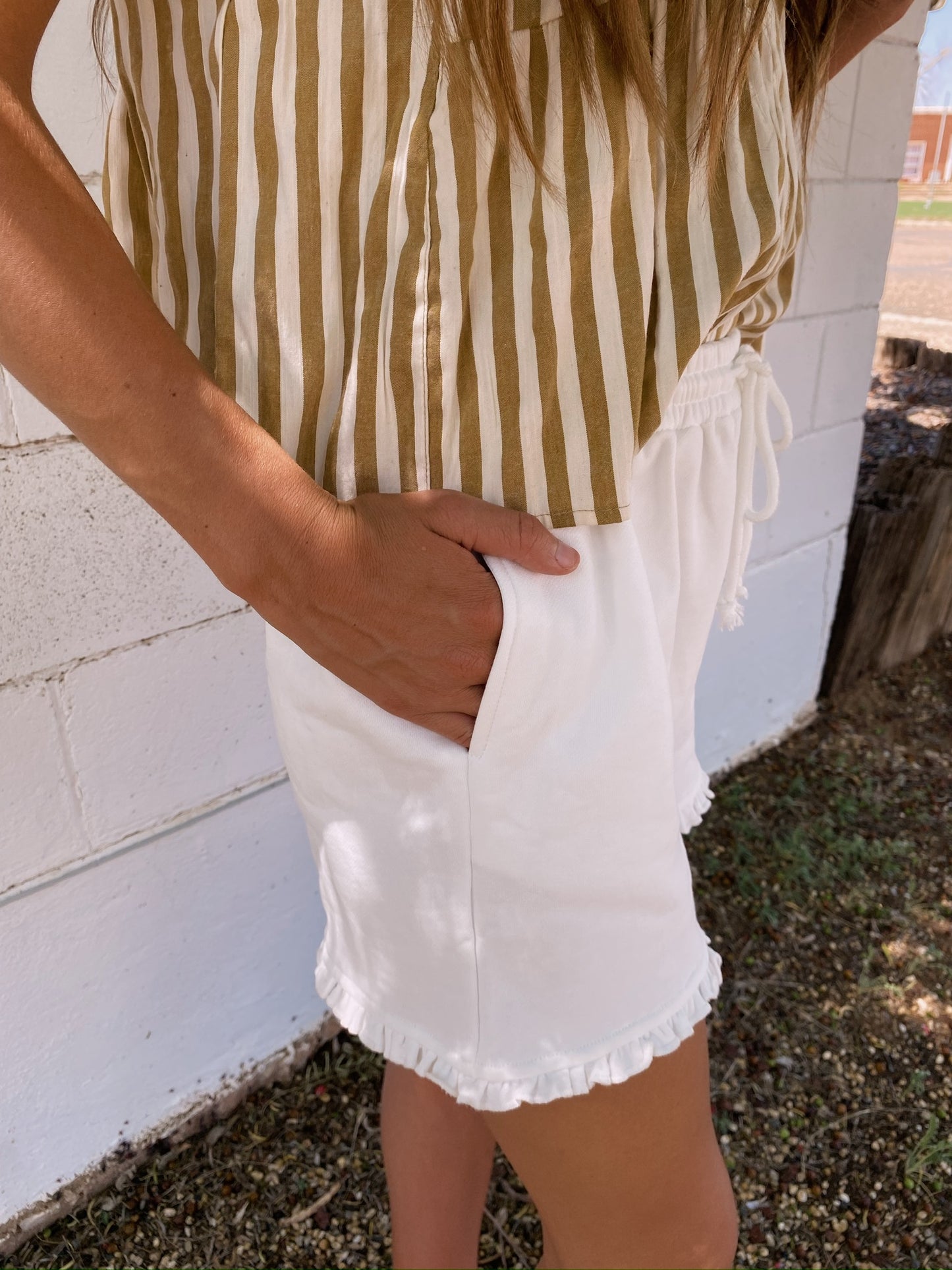 Ruffled Shorts in White (100% COTTON)